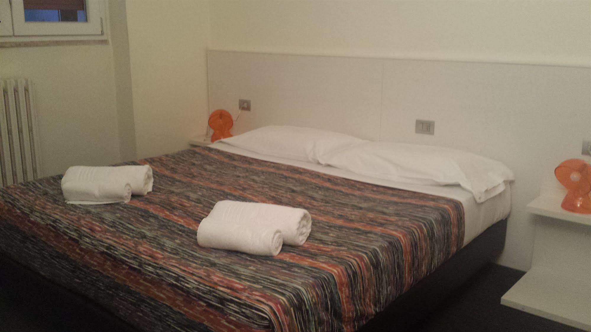Hotel Firenze Saronno Kültér fotó